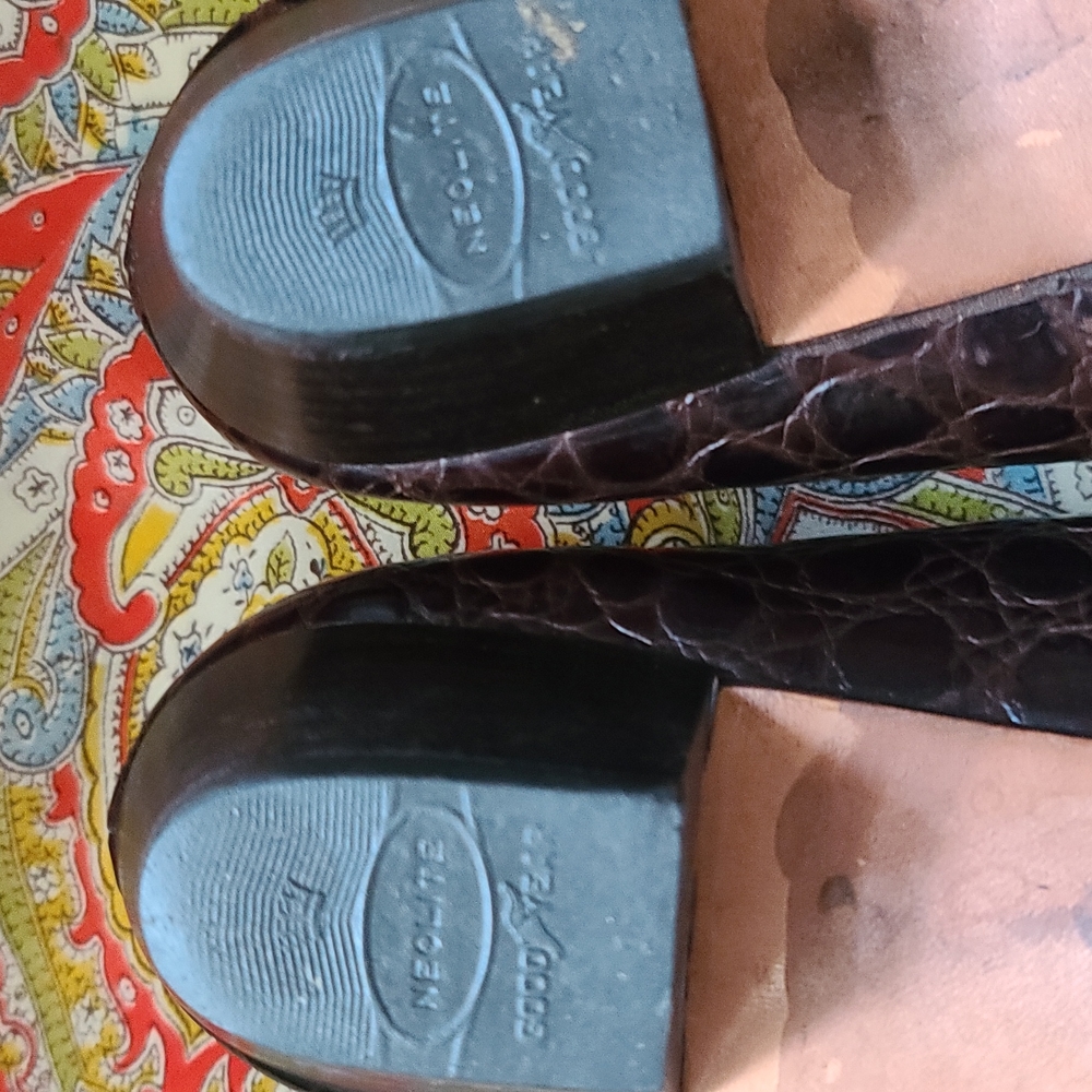 Salvatore Ferragamo Boutique Vintage Croc Brown Leather Pumps - Picture 5 of 10